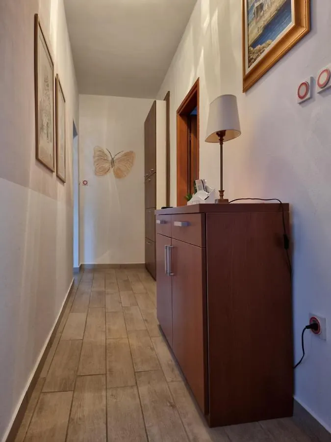 Apartment Dolores With Private Outdoor Area Kastelir 0*,