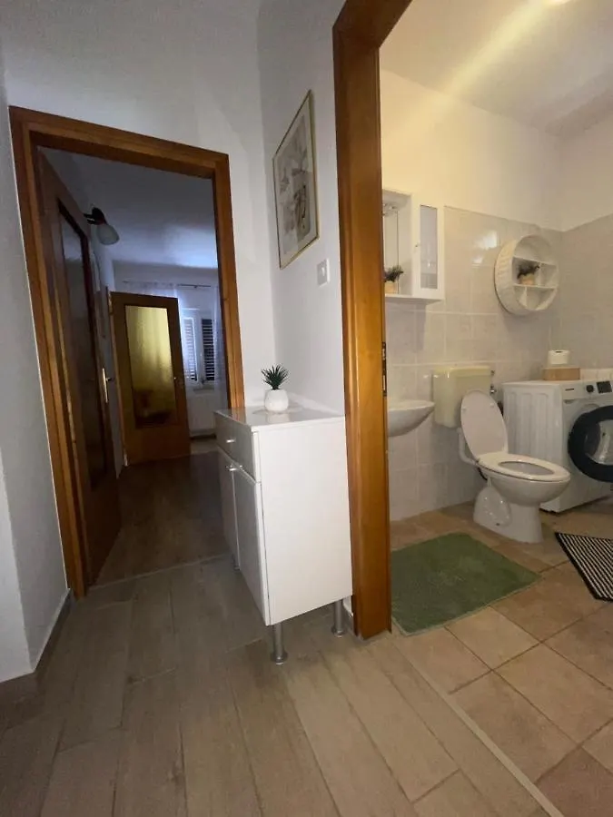 Apartment Dolores With Private Outdoor Area Kastelir